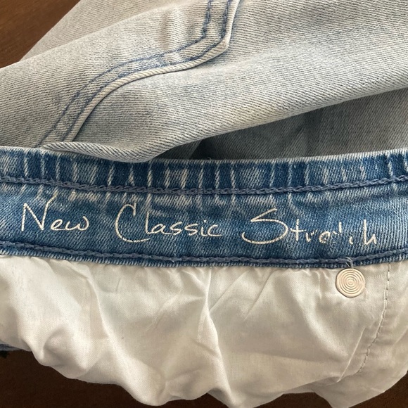 Ladies Size Small Tall Diane Gilman Pull On Light Washed Jean Capris - Picture 8 of 16